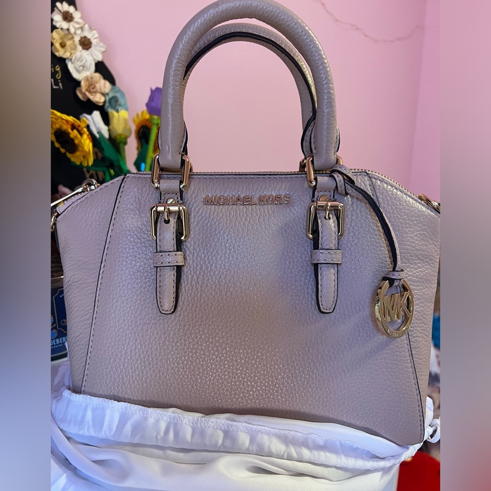 Michael Kors Medium Size Ciara Purse in Ballet color - Leather material